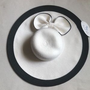 Hat womens size 18 1/4” round new Beach Blue 100% paper